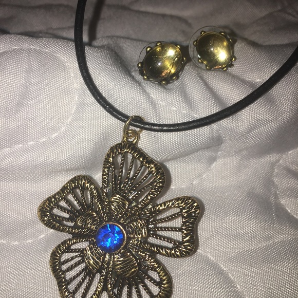 🆕Blue flower pendant necklace & earrings NWT - Picture 3 of 8